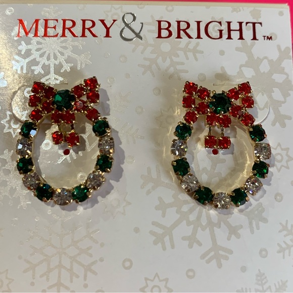 Holiday Ears🎄 Wreath Multi-Color Gold Tone Stud Hoops Earring - Picture 2 of 3